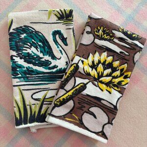 Lot of 2 Vintage Nature Themed Hand Towels
